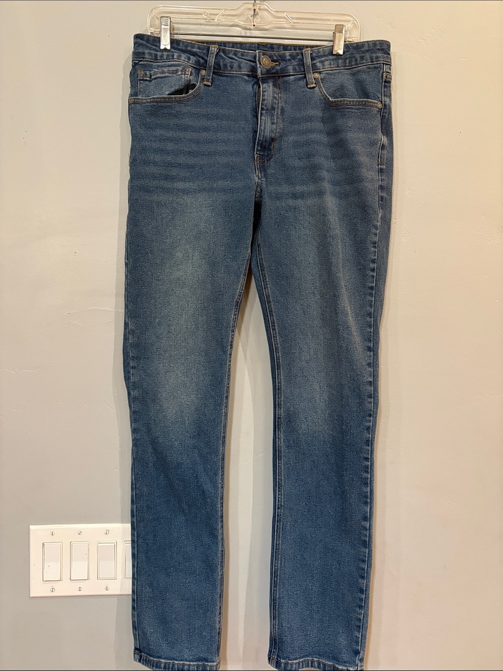 American Rag Comfort Stretch Jeans W32 L32 Straight Leg Medium Wash